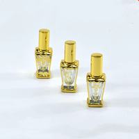 Vente en gros Récipient de parfum en verre doré délicat de 10 ml, cylindrique et portable, emballage de bouteille