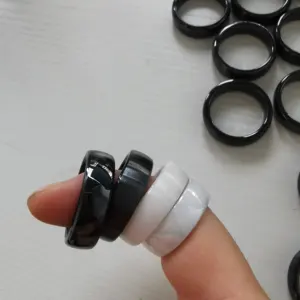 Изготовленные на заказ смарт-NFC 8 мм керамические кольца готовы к отправке OEM черный белый пустой керамический nfc кольцо
