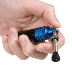 Outils de réparation de pneus, kit de réparation de pneus de vélo avec outil de démontage de valve et 10 bouchons de réparation de pneus, outil pour pneus tubeless de VTT et de vélos de route - Product Image 4