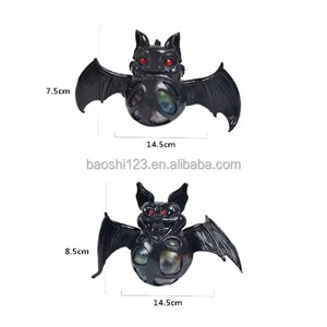 Pelota Antiestrés de TPR con Forma de Murciélago de Halloween de 14.5cm, Juguete Sensorial de Ventilación con Cuentas, Ideal para Bromas y Fiestas Infantiles - Product Image 3
