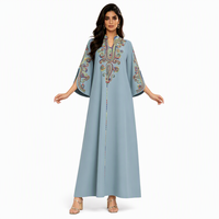 Robe Abaya brodée pour femme 2026, col en V, manches longues fendues, Kaftan imprimé ethnique, robe longue, mode Moyen-Orient, vente en gros