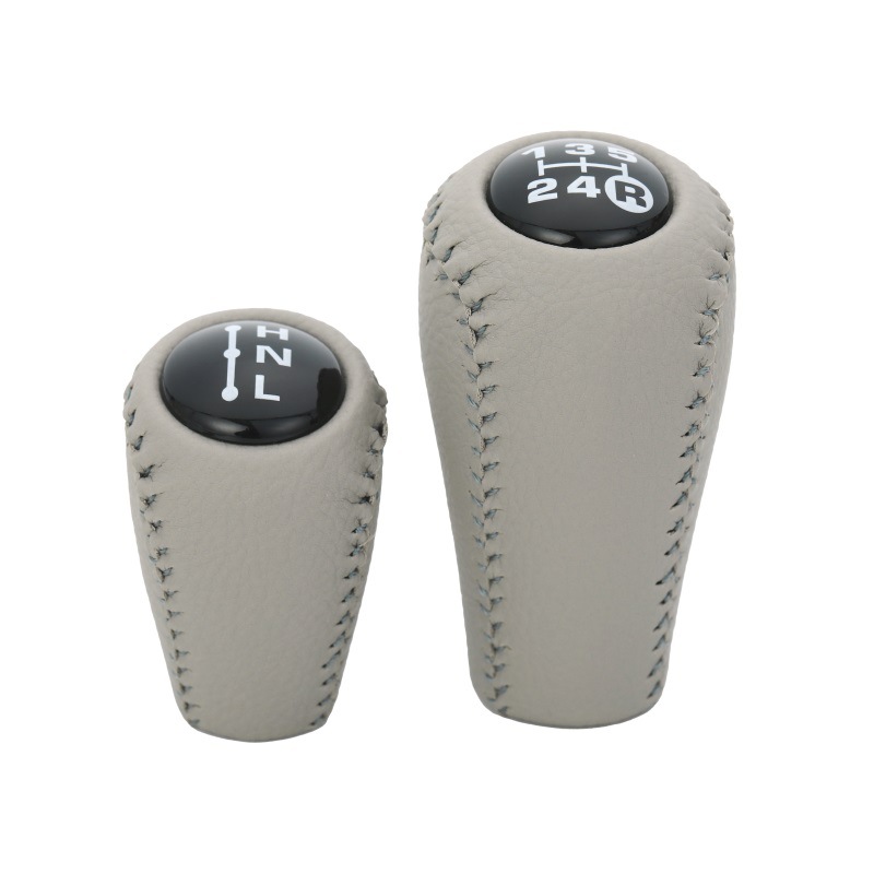 ฝาครอบสีดำบนชุดเกียร์ทรานส์เฟอร์