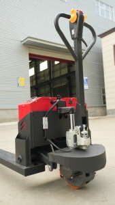 Transpaleta Eléctrica de 3 Toneladas con Mástil de Una Etapa, Batería de Plomo-Ácido, Neumáticos Sólidos, para Uso en Interiores, Plantas de Manufactura - Product Image 4