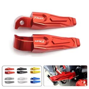 Repose-pieds arrière pour passager de moto Yamaha TMAX560 <span class=keywords><strong>TMAX</strong></span> <span class=keywords><strong>560</strong></span> TECH MAX 2022-2026 en aluminium CNC, 6 couleurs - Product Image 1
