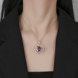 Cadena de Eslabones Clásica Chapada en Oro con Circonita Cúbica Morada de 18 mm y Colgante de Girasol, Ecológica y Antideslustre, para Uso Diario - Product Image 6