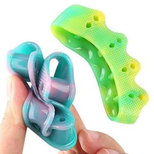 Pemisah jari kaki sejuk lima lubang warna-warni lembut SEBS Bunion Hallux Valgus bantalan pemisah tumpang tindih tulang jari kaki besar OEM buatan Tiongkok - Product Image 5