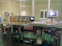 Machine à ampoules en plastique BFS à grande vitesse Remplissage et scellage aseptiques salins normaux Équipement BFS