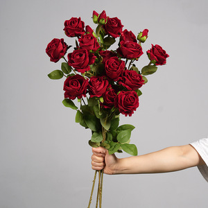 Rose artificielle en velours Greenway, 3 blanches, 5 rouges, tige entière, arrangement floral décoratif, ornement d'intérieur pour les fêtes et les festivals - Product Image 2