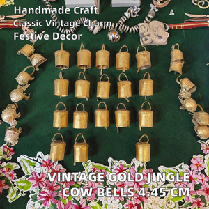 Next Exim Gorro Navideño Redondo Pequeño de Artesanía Vintage con Diseño de Vaca Bruja y Campanas, 4.45 cm, Dorado, Estilo Europeo, Venta al por Mayor Disponible para el Hogar - Product Image 2