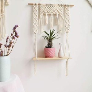 Estante colgante de pared de macramé estilo bohemio arte de pared flotante tejido a mano para decoración del hogar para sala de estar o baño - Product Image 2