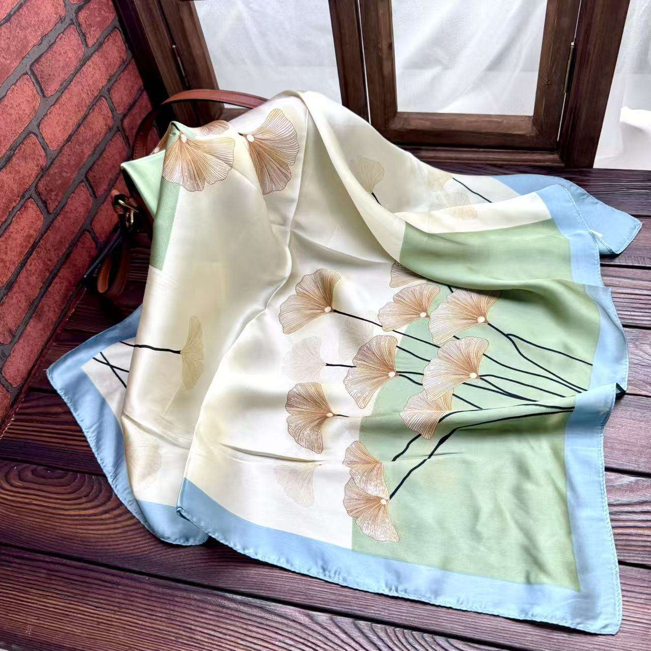 ดอกบัวสีตัดกัน