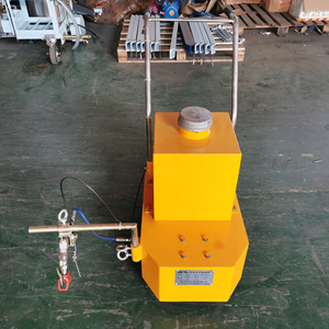 Machine à huile de fond à moteur haute efficacité avec pompe à air pour les travaux de revêtement de pavage exigeants - Product Image 3