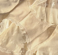 Celana Dalam Wanita Model Low-rise Eropa dan Amerika, Bahan Satin Mewah dengan Aksen Pita, Logo Rajut, Bagian Crotch Berjaring, Tanpa Jahitan