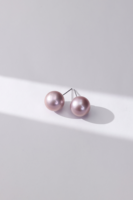 Boucles d'oreilles clous Ziding Wealthy Aurora en perles d'eau douce naturelles violettes rondes parfaites, grandes et sélectionnées