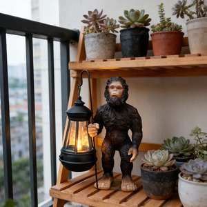 Statue de jardin Bigfoot en résine réaliste, lanterne lumineuse, texture de fourrure réaliste, décoration de Noël d'extérieur, lumière solaire, créature forestière - Product Image 3