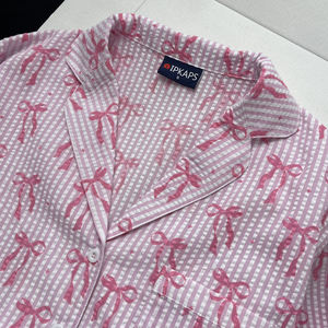 طقم بيجامة نسائية مخصص من قطعتين بأكمام طويلة ونقشة مخططة وفيونكة من القطن المطوي والشاش العميق - Product Image 6