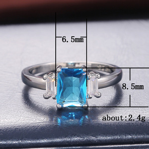 Anello minimalista in tonalità argento per donna, design scintillante con intarsi, gioielli alla moda per tutti i giorni - Product Image 5
