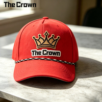 Gorra de béisbol roja con logotipo personalizado, 5 paneles, estructurada, con cuerda decorativa y parche de gamuza, venta al por mayor, fabricante