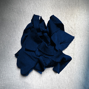 Chutes de tissu élastique / Lycra bleu encre, chiffons textiles pour le nettoyage et l'usage industriel, provenant du Bangladesh - Product Image 5