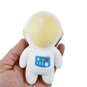 Jouet à presser en TPR multicolore en forme d'astronaute de dessin animé créatif par ZIMO - Anti-stress pour les 14 ans et adultes - Emballage en boîte colorée - Product Image 1