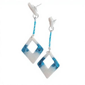 Nouvelles boucles d'oreilles en résine colorée vintage, design tendance, forme irrégulière, de qualité supérieure, pour femmes et filles. - Product Image 3
