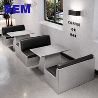 Ensemble de banquettes de restaurant SEM en acier inoxydable avec table et chaises rembourrées pour café, ensemble de table à manger avec 4 chaises