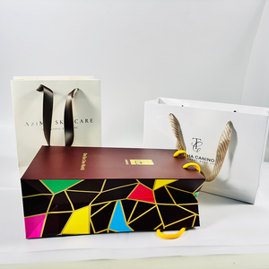 Ensemble de sacs <span class=keywords><strong>en</strong></span> <span class=keywords><strong>papier</strong></span> de luxe personnalisés - Sacs cadeaux géométriques à blocs de couleur et minimalistes avec poignée <span class=keywords><strong>en</strong></span> satin/cordon - Product Image 1