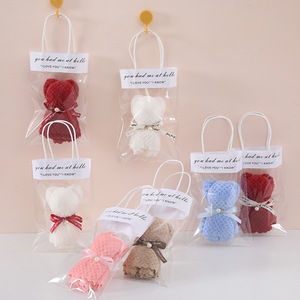 Ensembles de cadeaux ours mignon en velours <span class=keywords><strong>corail</strong></span> super doux de luxe 30x30 avec logo bon marché ensemble de serviettes de bain pour le visage <span class=keywords><strong>sac</strong></span> à <span class=keywords><strong>main</strong></span> cadeau d'invité de mariage serviettes ours - Product Image 4
