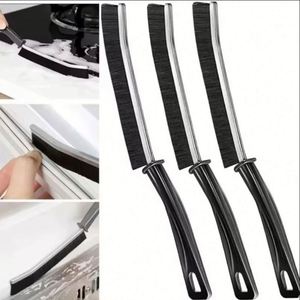 Brosse de nettoyage universelle en plastique durable et écologique à long manche et poils rigides pour les fentes de cuisine, les toilettes et les espaces domestiques - Product Image 1