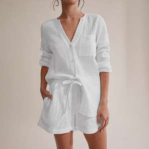 Pigiama Estivo Bianco a Maniche Lunghe con Pantaloncini in Doppio Strato di Garza, Set da Donna in Cotone per Casa e Riposo - Product Image 1