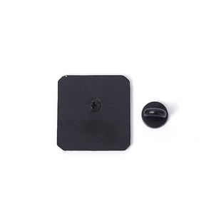 Broches en émail 'Weird Girls Club' rétro, motif fille noire et blanche buvant du thé avec bordure florale, badges de revers, vente en gros - Product Image 5