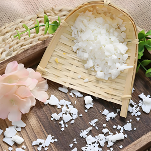 Flocons de cire de soja en vrac de parfum laiteux sans fumée organique naturel pour la fabrication de bougies de pots - Product Image 1
