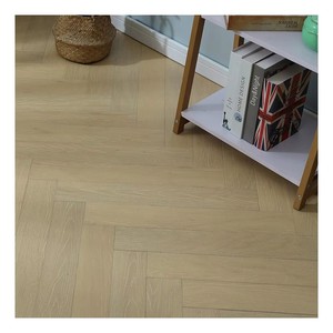 Plancher en <span class=keywords><strong>bois</strong></span> d'ingénierie en chêne européen à chevrons, résistant à l'eau, vieilli, prix d'usine, pour villa - Product Image 1
