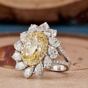 แหวนเพชรดีไซน์ทันสมัย พร้อมวงแหวนเรียบหรูและพลอยทรงกลมเจียระไนอย่างประณีต เพื่อลุคสมัยใหม่ - Product Image 6