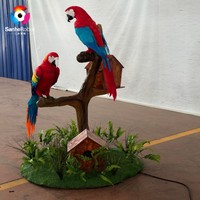 Perroquet animatronique réaliste rouge grandeur nature, simulation d'ara avec son et mouvement pour la décoration de parcs à thème jungle et jardins