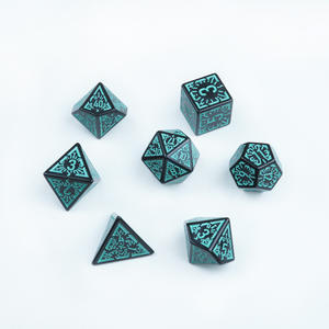 Ensemble de 7 dés polyédriques noirs gravés, fabrication artisanale haut de gamme personnalisable pour le jeu, directement de l'usine - Product Image 5