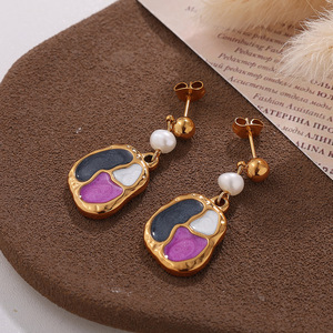 ต่างหูมุกน้ำจืดทรงหยดน้ำสไตล์ยุโรปอเมริกัน สีสันสดใส รูปทรงไม่สม่ำเสมอ สีทอง เหมาะสำหรับใส่ทุกวัน เครื่องประดับสำหรับผู้หญิง - Product Image 1