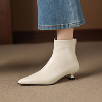 Sepatu Boots Kulit Sapi Hitam Wanita Model Runcing Hak Kitten Resleting Logo Custom Langsung dari Pabrik untuk Kantor Kasual Musim Dingin Modis