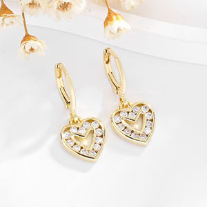 2025 colgante de alta calidad corazón hueco 14K cobre chapado en oro con incrustaciones de circón fiesta desgaste latón pendientes joyería de mujer - Product Image 1