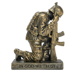 Estatua <span class=keywords><strong>de</strong></span> <span class=keywords><strong>Soldado</strong></span> Rezando, Figura Decorativa <span class=keywords><strong>de</strong></span> Resina Dorada <span class=keywords><strong>de</strong></span> 5 Pulgadas para Mesa, Personalizable - Product Image 5
