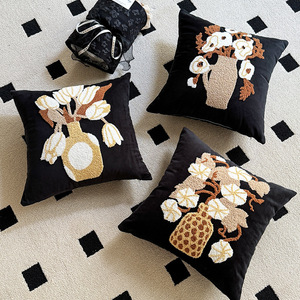 Funda de cojín bordada de terciopelo - Product Image 2