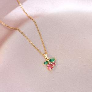 Collar de Cereza Rojo Púrpura Exquisito Dorado en Oferta, Collar de Acero Inoxidable para Mujer, Gargantilla con Dije de Corazón de Fruta para Uso Diario y Fiestas - Product Image 3