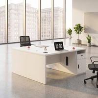 Bureau de travail moderne et durable, mobilier commercial avec grand espace, style panneau en bois pour le personnel