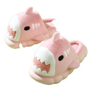 Chaussons personnalisés pour femmes, motif requin en peluche, pour intérieur/extérieur, avec design à bout fermé et semelle extérieure en EVA, confortables - Product Image 1