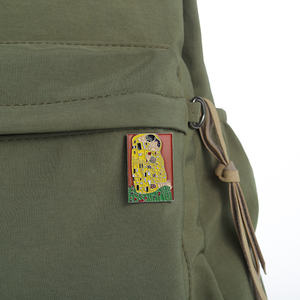 Le Baiser Épingles En Émail <span class=keywords><strong>Gustav</strong></span> <span class=keywords><strong>Klimt</strong></span> Peinture À L'huile Abstraite Œuvres Broches Revers Badges Élégant Dessin Bijoux Cadeau En Gros - Product Image 3