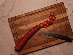Planche à découper rustique en bois de manguier massif de qualité supérieure, idéale pour la cuisine, la restauration et la maison, en vente - Product Image 3