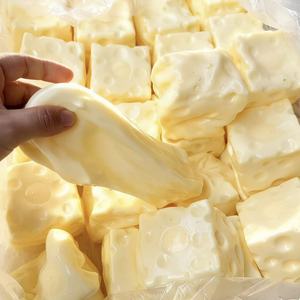 Balle TPR ultra-fine en forme <span class=keywords><strong>de</strong></span> fromage, parfum lait, avec huile <span class=keywords><strong>de</strong></span> <span class=keywords><strong>coco</strong></span> et farine, jouet moelleux pour la peau - Product Image 3