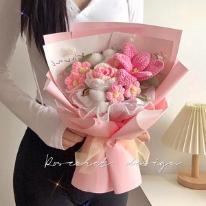 Elegante Bouquet di Rose e Tulipani Annodati a Mano con Fiori in Filato, <span class=keywords><strong>Regalo</strong></span> Transfrontaliero per San Valentino e <span class=keywords><strong>Compleanno</strong></span> della <span class=keywords><strong>Fidanzata</strong></span> - Product Image 1
