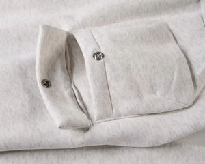 مبيعات المصنع مباشرة أسود أبيض ديكور جيب متعددة المتضخم سحب الأولاد هوديس وبلوزات - Product Image 4