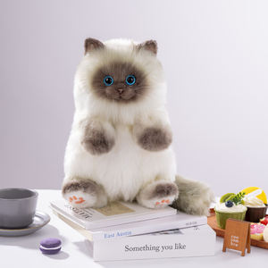 Zaino Peluche Gatto Siamese Seduto con Sciarpa a Quadretti Blu, Simulazione Realistica di Animale, Zaino Gatto Fai-da-Te - Product Image 2